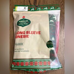NEW Infants Magellan Outdoors Long Sleeve Fleece Holiday Sleeper Sz.
12-18 Month